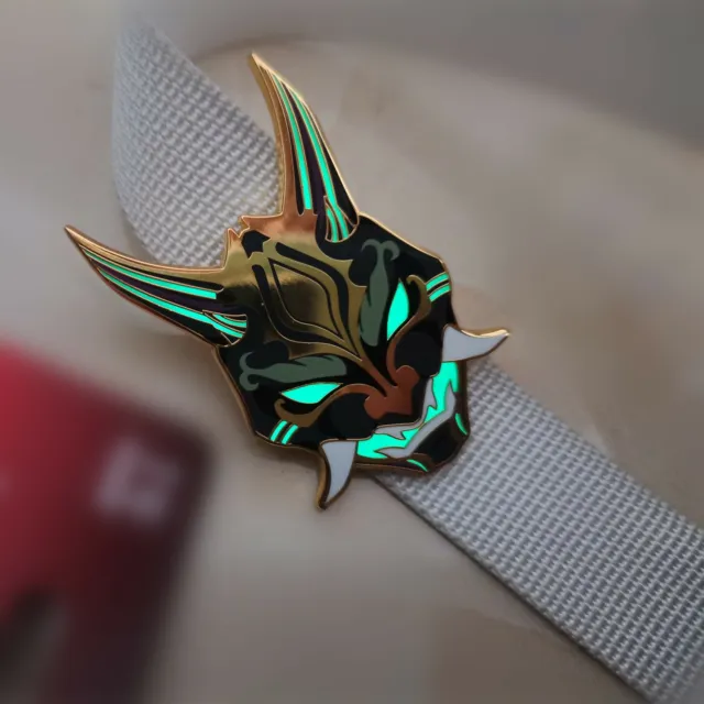 Enamel Pin – Genshin Impact Xiao Mask Glow in the Dark – Nufsed Sticker